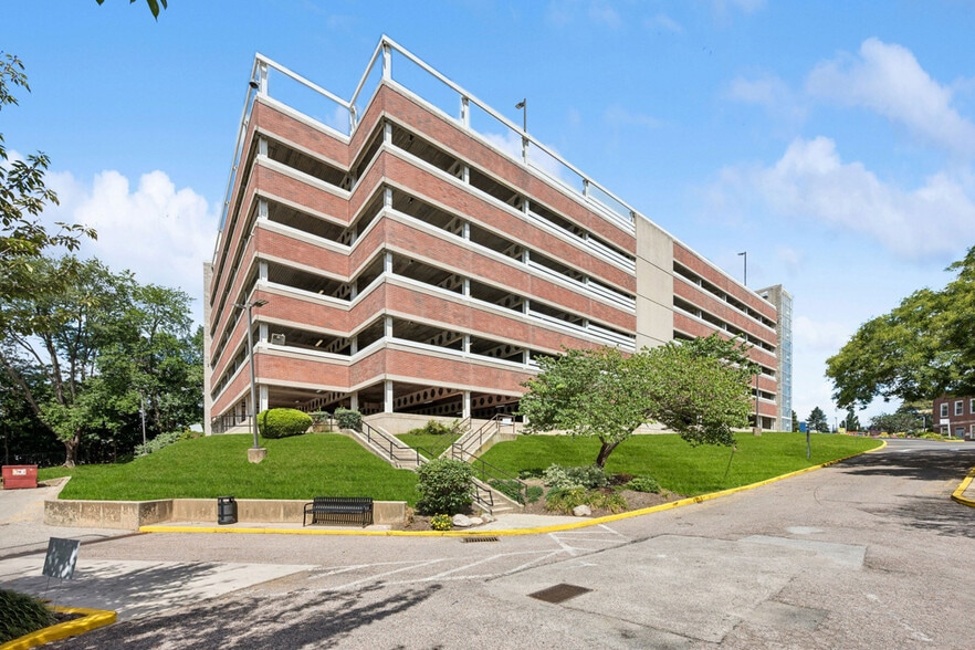 More Photos Of 3300 Henry Ave, Philadelphia Unknown For Lease