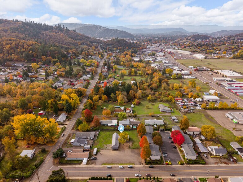 More Photos Of 132 NE Rifle Range St, Roseburg Apartments For Sale