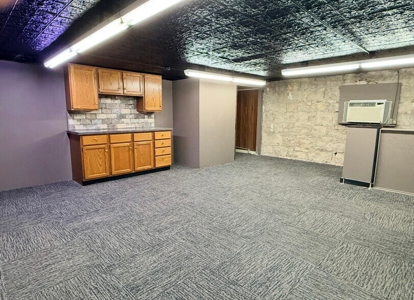 More Photos Of 130 E Main St, Marion Storefront For Sale