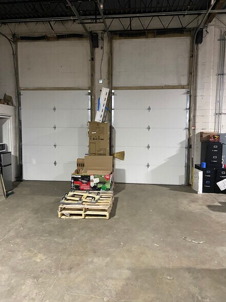More Photos Of 612 11th Ave NW, Rochester Distribution For Sale