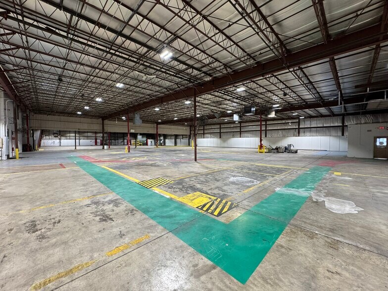 More Photos Of 413 E Murdock Ave, Oshkosh Manufacturing For Sale