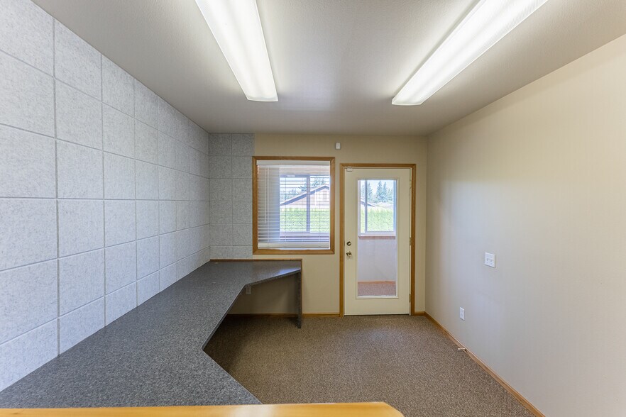 More Photos Of 914 Citadel Dr, Everson Office Residential For Lease