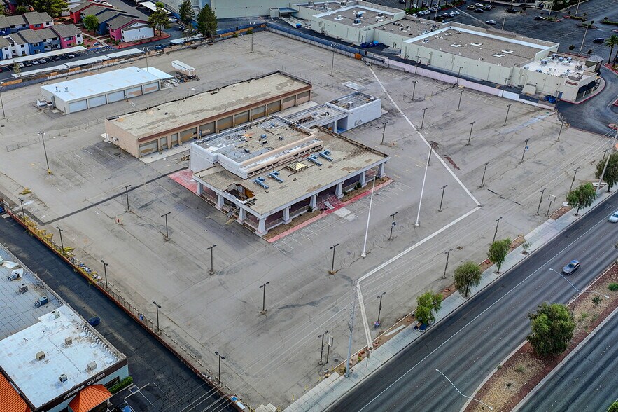 More Photos Of 4701 W Sahara Ave, Las Vegas Auto Dealership For Lease