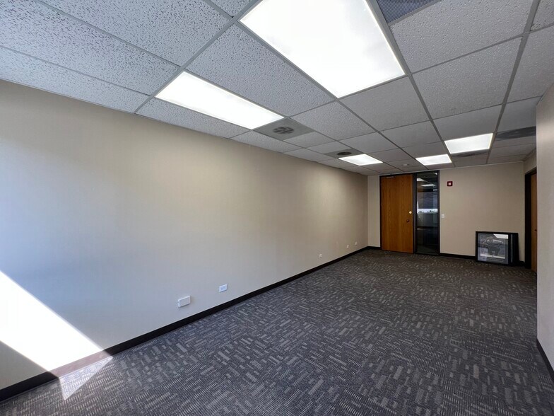 More Photos Of 8210-8236 S Holly St, Centennial Unknown For Lease