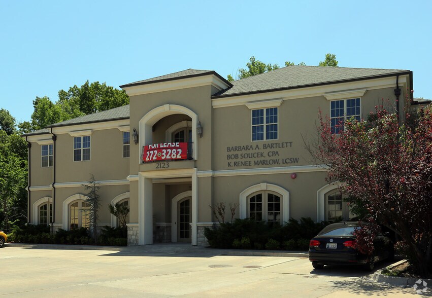 More Photos Of 2123 S Atlanta Pl, Tulsa Office For Lease