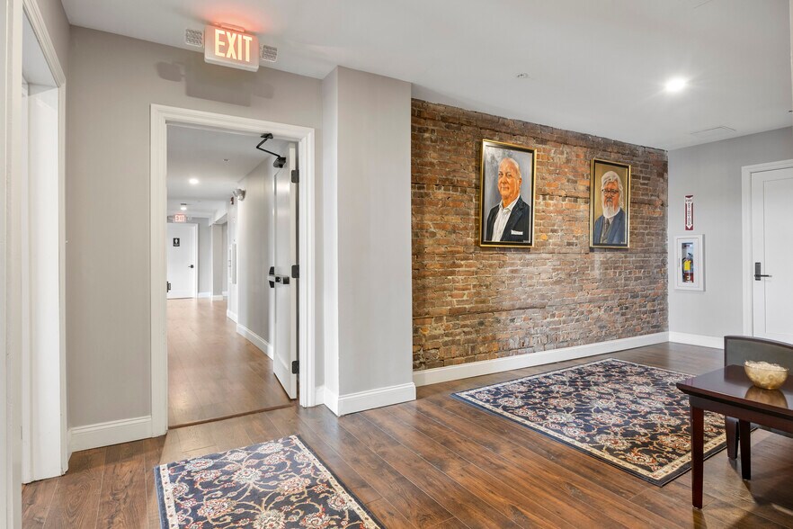 More Photos Of 76 N Pearl St, Albany Apartments For Lease