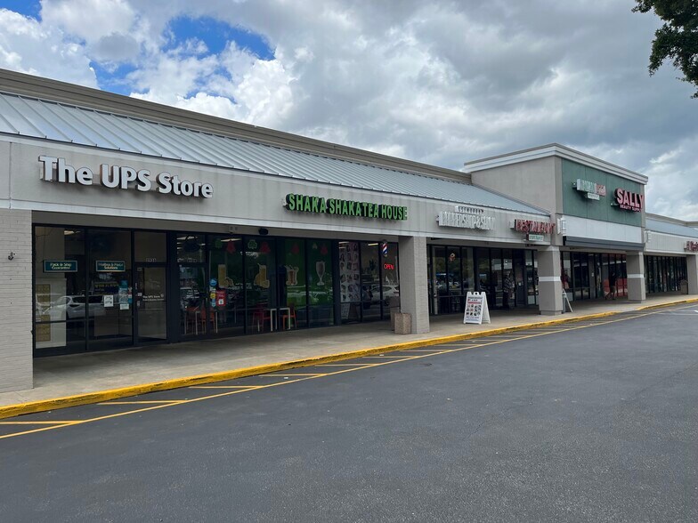 More Photos Of 4042 S Semoran Blvd, Orlando Supermarket For Lease