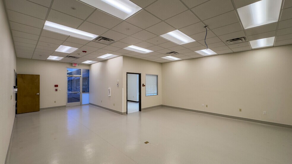 More Photos Of 7400 Helen Of Troy, El Paso Medical For Lease