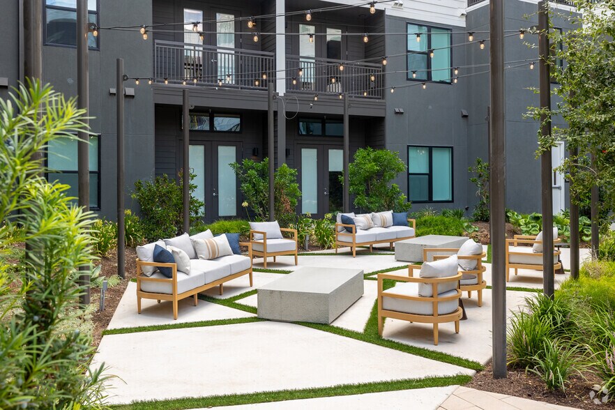 More Photos Of 1414 E 51st St, Austin Apartments For Lease