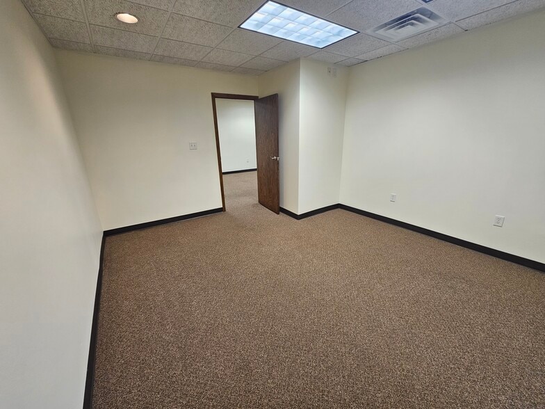 More Photos Of 704 Jackson St, Sioux City Office For Lease