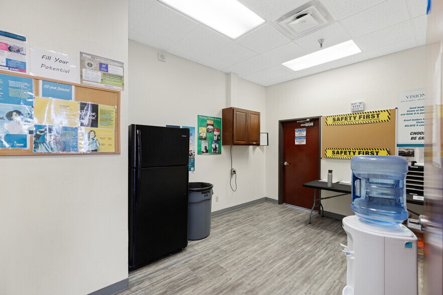 More Photos Of 2465 S Industrial Park Ave, Tempe Warehouse For Lease