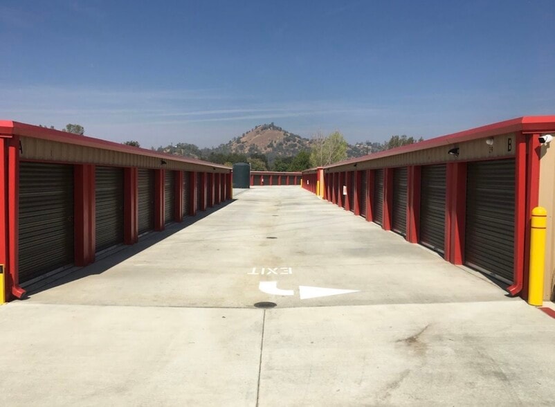 More Photos Of 30455 Auberry Rd, Prather Self Storage For Sale