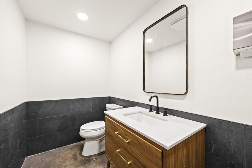 More Photos Of 2702 Saint Louis Ave, Signal Hill Warehouse For Lease