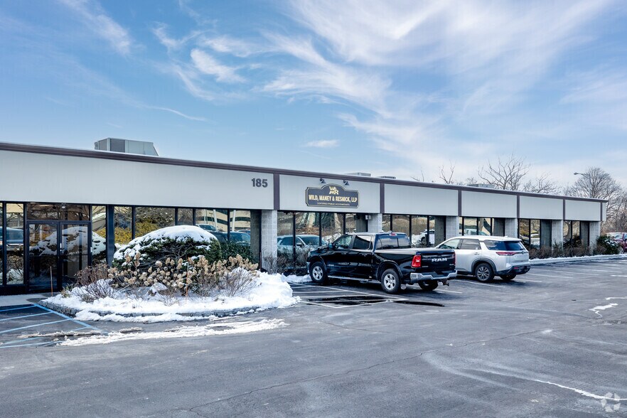 More Photos Of 185-205 Froehlich Farm Blvd, Woodbury Medical For Lease