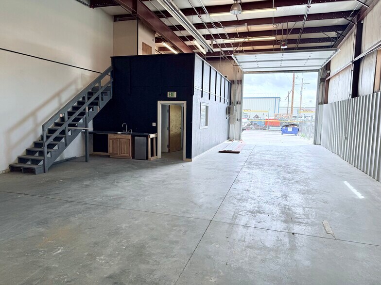 More Photos Of 14317-14319 Longs Peak Ct, Longmont Warehouse For Lease