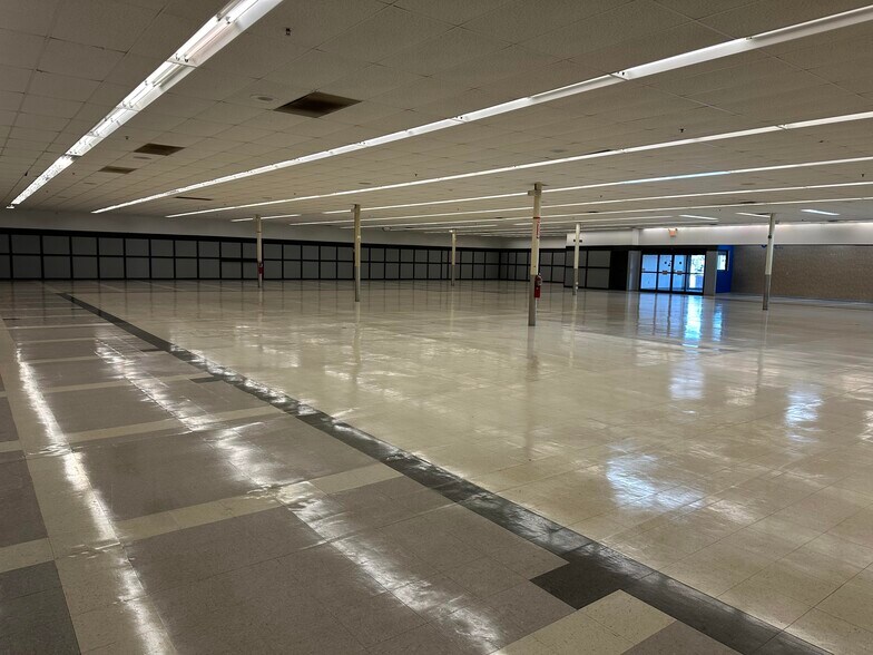 More Photos Of 1901-1929 Post Rd, Plover Storefront For Lease