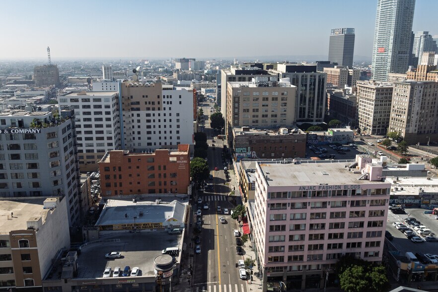 More Photos Of 818 S Los Angeles St, Los Angeles General Retail For Sale