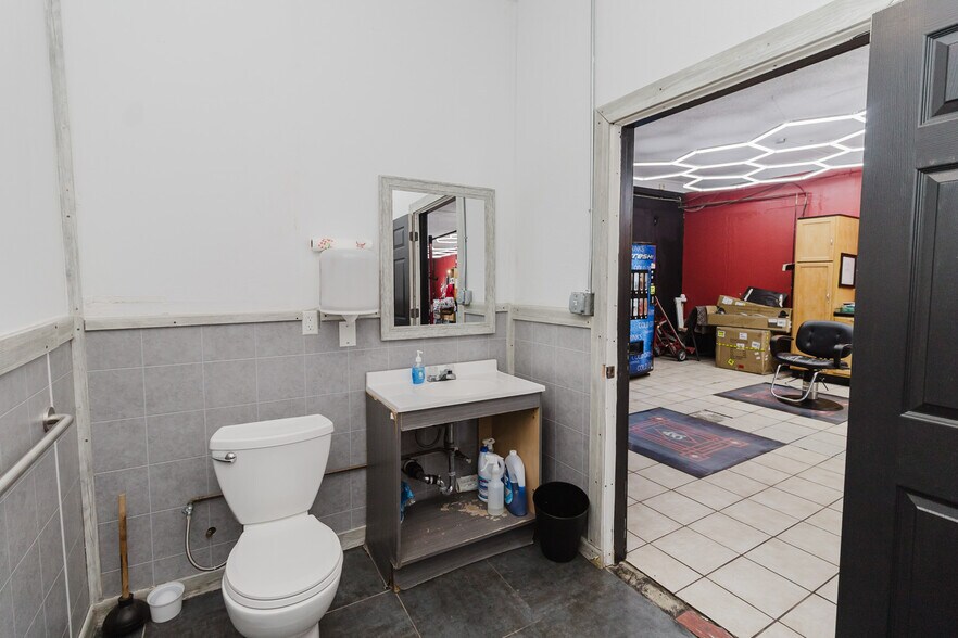 More Photos Of 3117 E 13th St, Wichita Freestanding For Sale