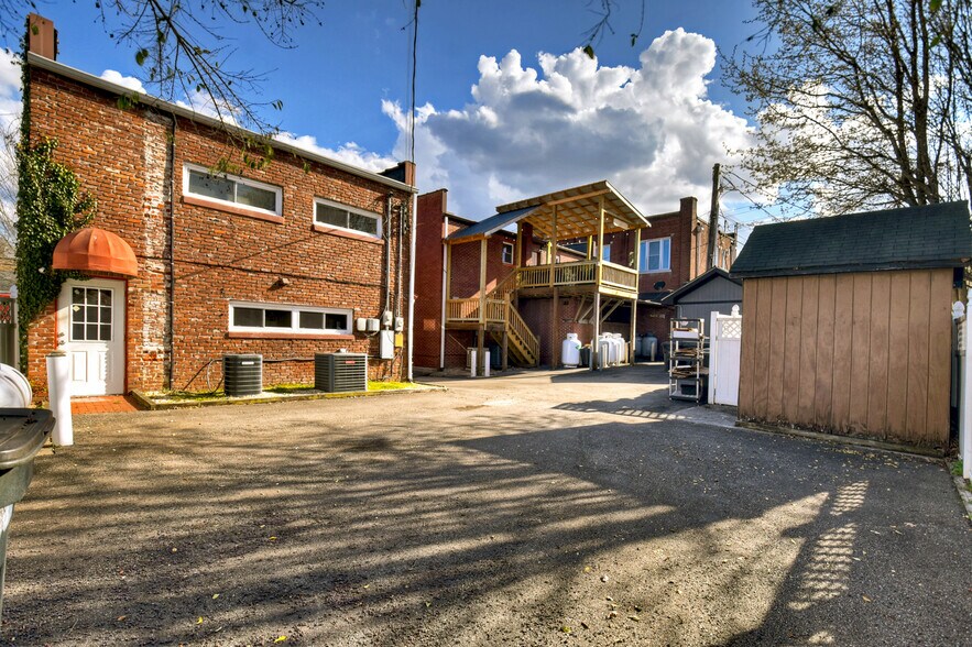 More Photos Of 240 W Main St, Blue Ridge Office For Sale