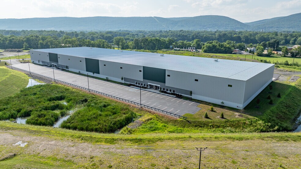 More Photos Of 144-154 Commonwealth Dr, Jenkins Distribution For Lease