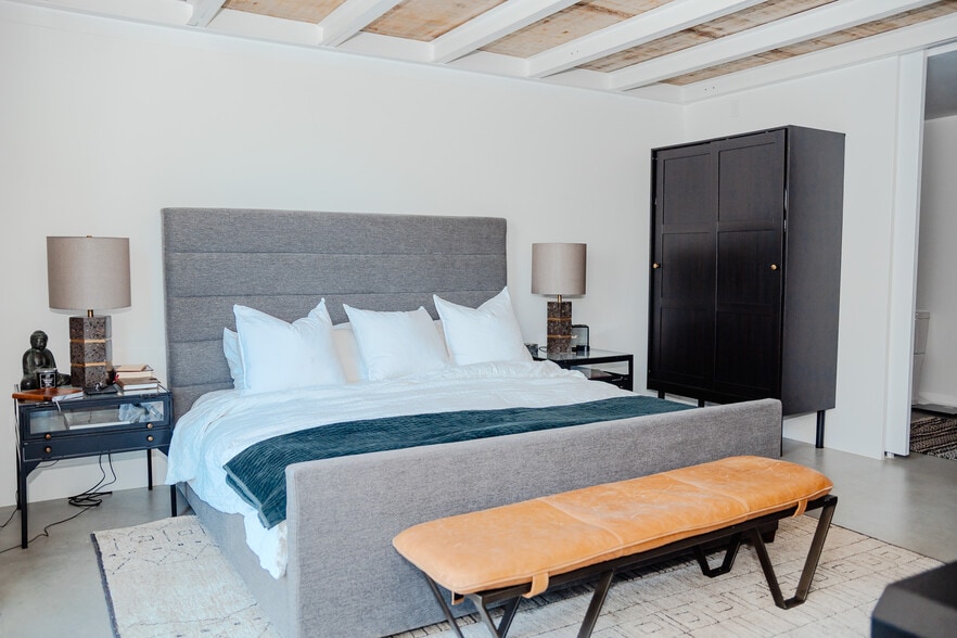 More Photos Of 4771 Memphis St, Dallas Flex For Sale