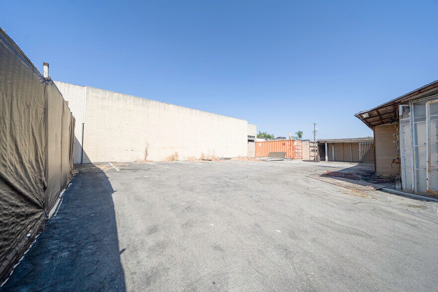 More Photos Of 6943 Eton Ave, Canoga Park Manufacturing For Lease