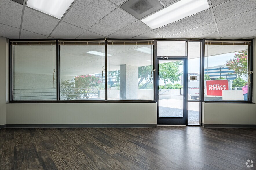 More Photos Of 1333 Corporate Dr, Irving Loft Creative Space For Lease