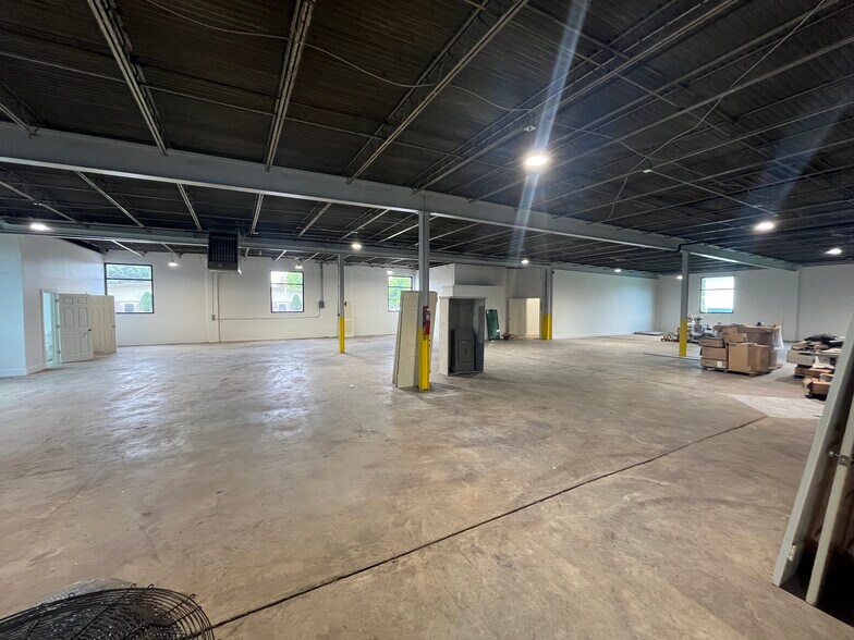 More Photos Of 404 E Long Ave, Gastonia Warehouse For Lease