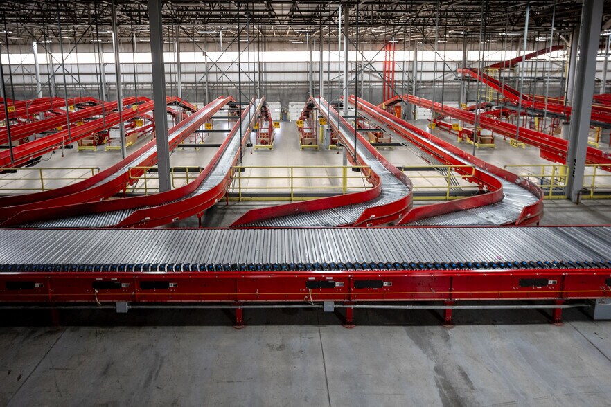 More Photos Of 2306 Enterprise Blvd, Durant Distribution For Lease