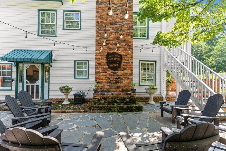 More Photos Of 168 W Main St, Dahlonega Hospitality For Sale