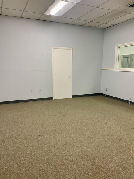 More Photos Of 1011 Main St, Klamath Falls Storefront Retail Office For Lease