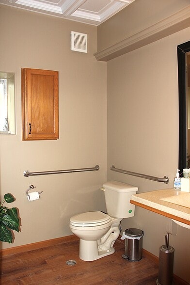 More Photos Of 1030 W 8th St, Junction City Office For Sale
