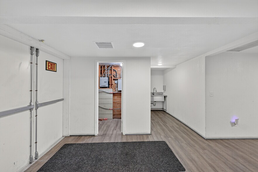 More Photos Of 1300-1340 Broadway Ave, Atwater Storefront For Lease