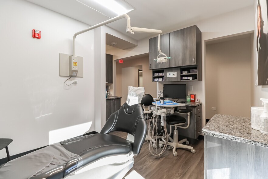 More Photos Of 2626 Washington St, Waukegan Medical For Sale