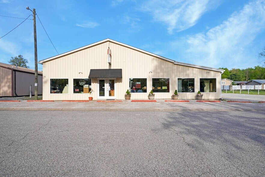 More Photos Of 1414 20th St, Tell City Convenience Store For Sale