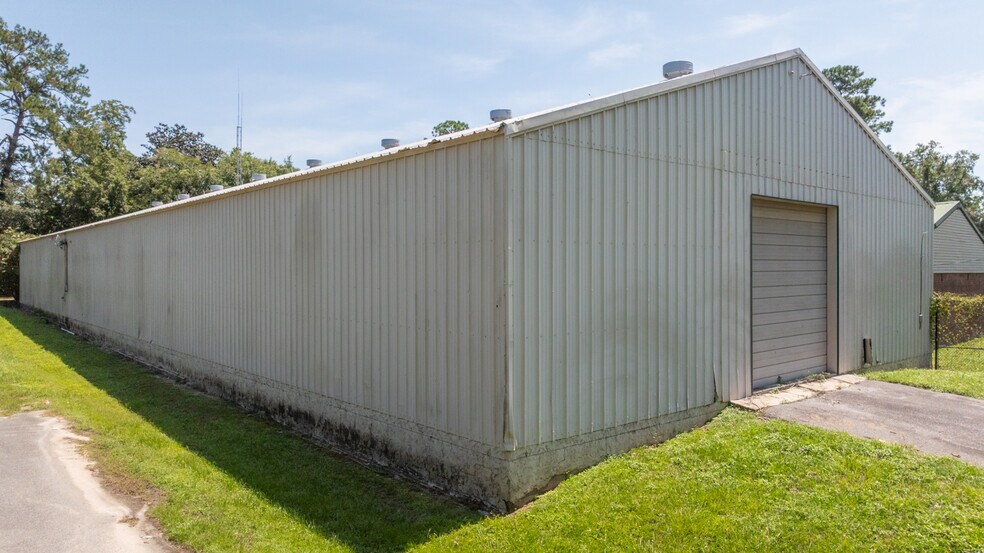 More Photos Of 510 N Walker St, Quitman Light Manufacturing For Sale