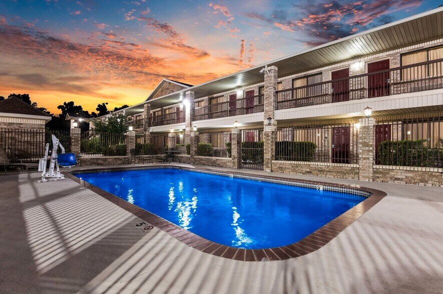 More Photos Of 12323 Interstate 45 N, Willis Hotel For Sale