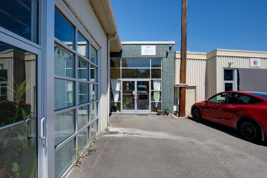 More Photos Of 1726 Altamont Ave, Richmond Warehouse For Lease