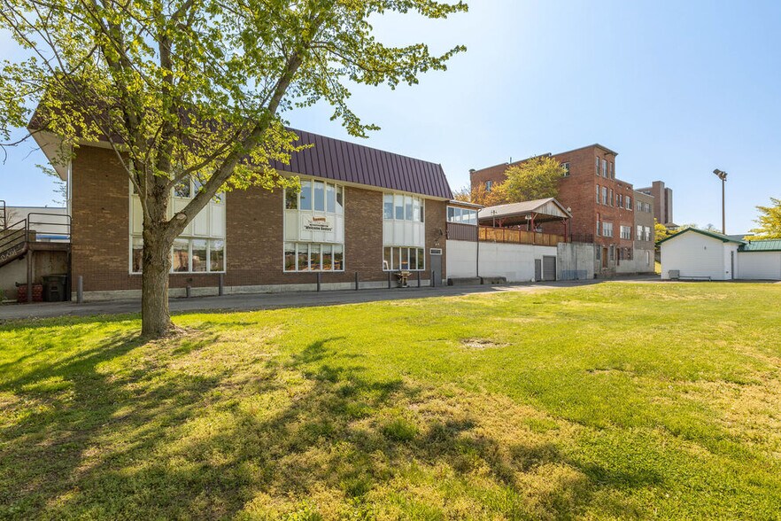 More Photos Of 24 S First St, Fulton Restaurant For Sale