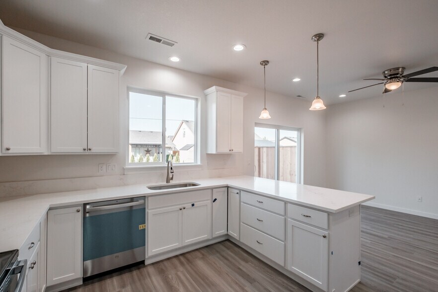 More Photos Of 37731 Rolltide Dr, Lebanon Apartments For Sale