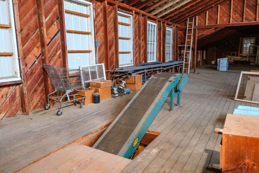 More Photos Of 180 Hollar Circle, Timberville Warehouse For Sale