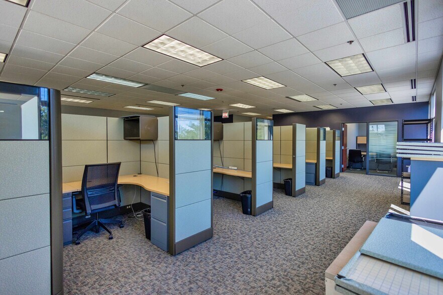 More Photos Of 2400 S Wolf Rd, Westchester Office For Lease