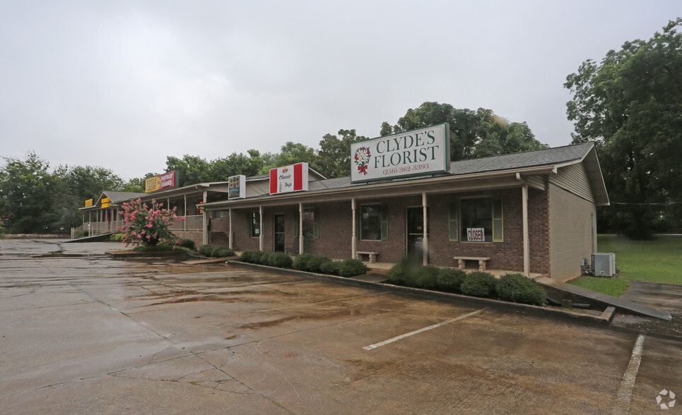 Primary Photo Of 511 Battle St E, Talladega Storefront For Lease