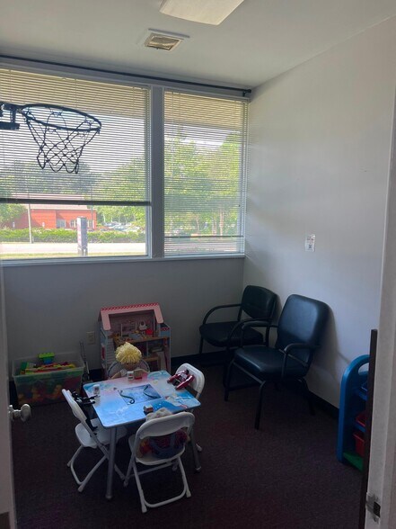 More Photos Of 320 E Lee Ave, Yadkinville Medical For Sale