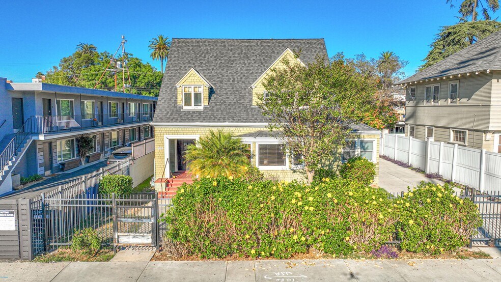 More Photos Of 921 W 30th St, Los Angeles Apartments For Sale