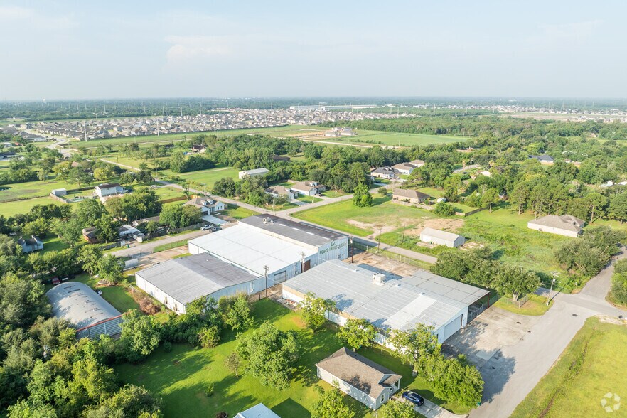 More Photos Of 4725 Lawndale St, La Marque Light Manufacturing For Sale