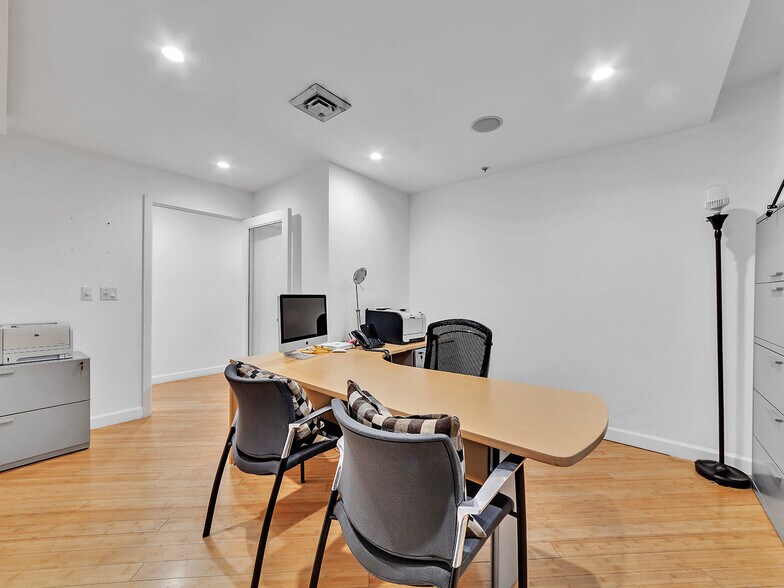 More Photos Of 1110 Brickell Ave, Miami Office For Sale