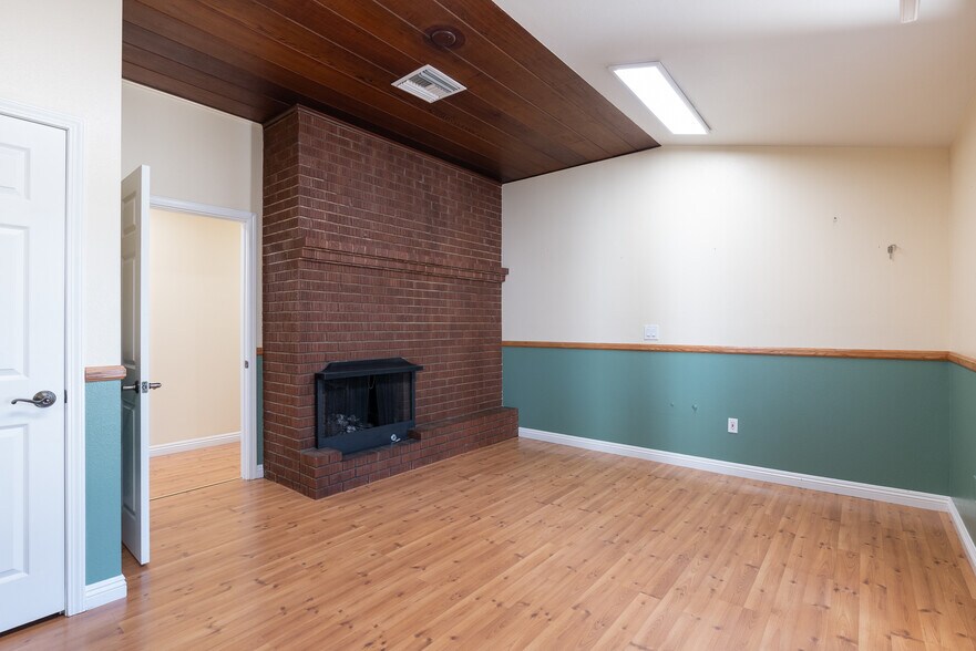 More Photos Of 19361 Beach Blvd, Huntington Beach Medical For Lease