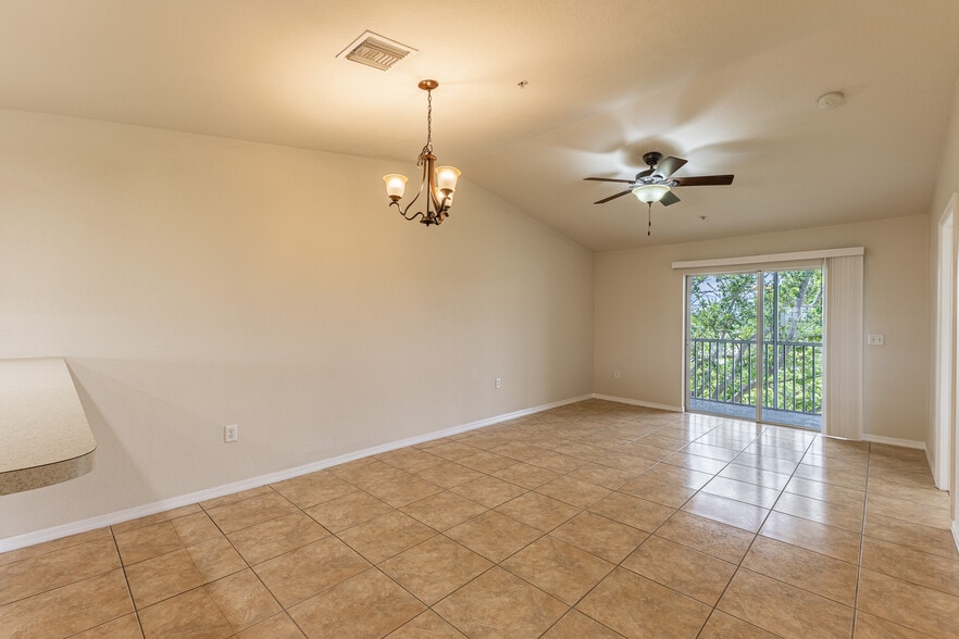 More Photos Of 1328 SE 8th Ave, Cape Coral Multifamily For Sale