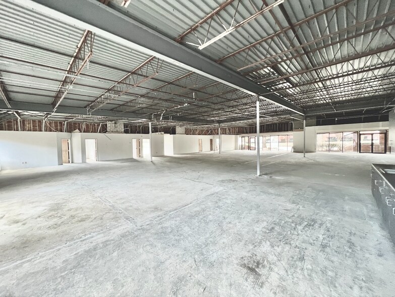 More Photos Of 1688 Phoenix Pky, College Park Unknown For Lease